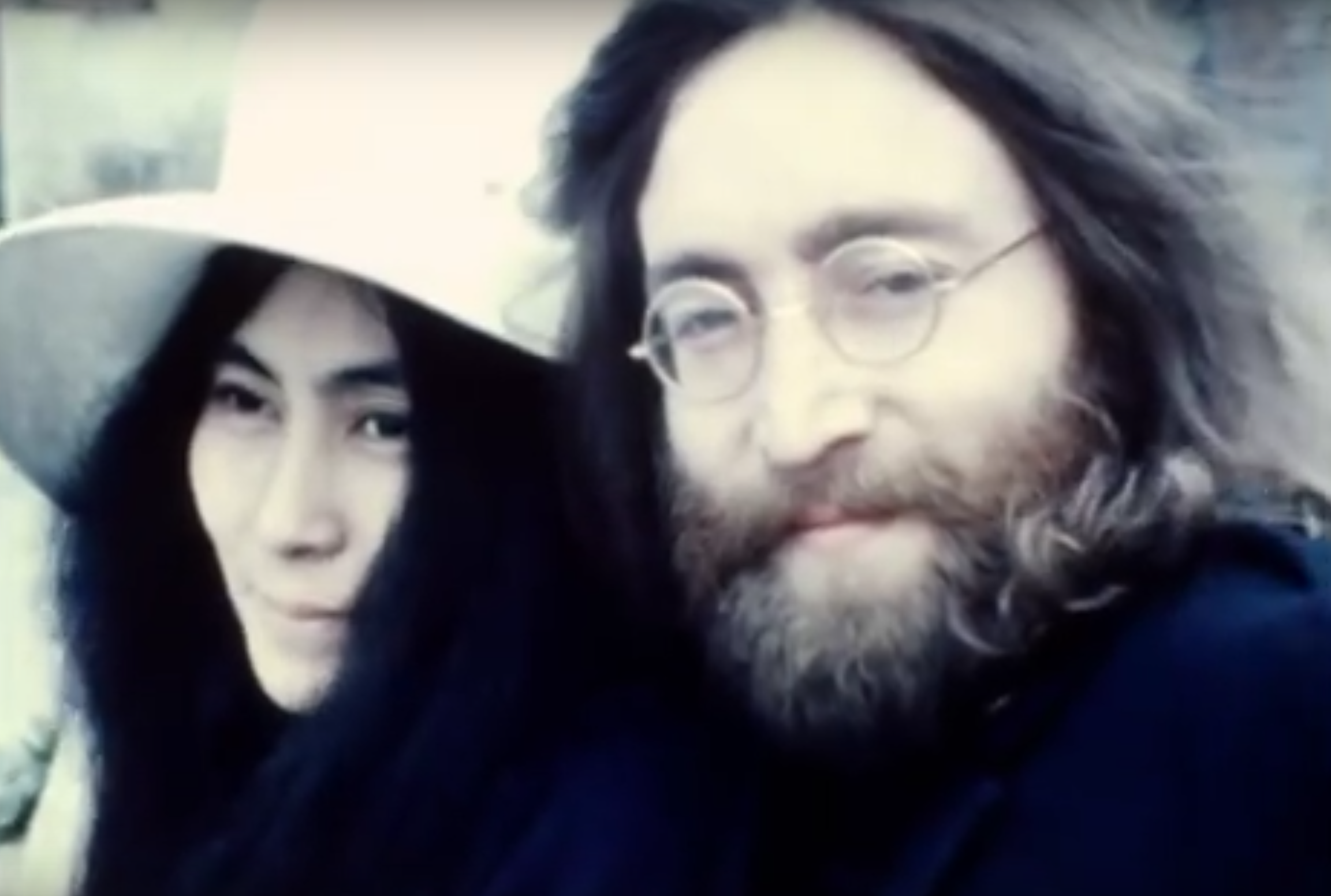 Feierlichkeiten um John Lennon Tribut zu zollen